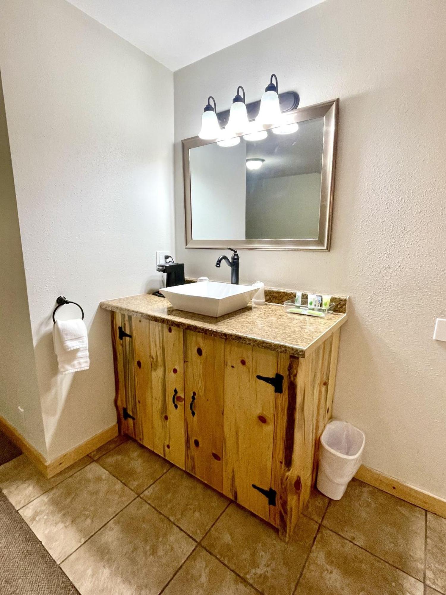 The Idaho Lodge & Rv Park Bonners Ferry Dış mekan fotoğraf